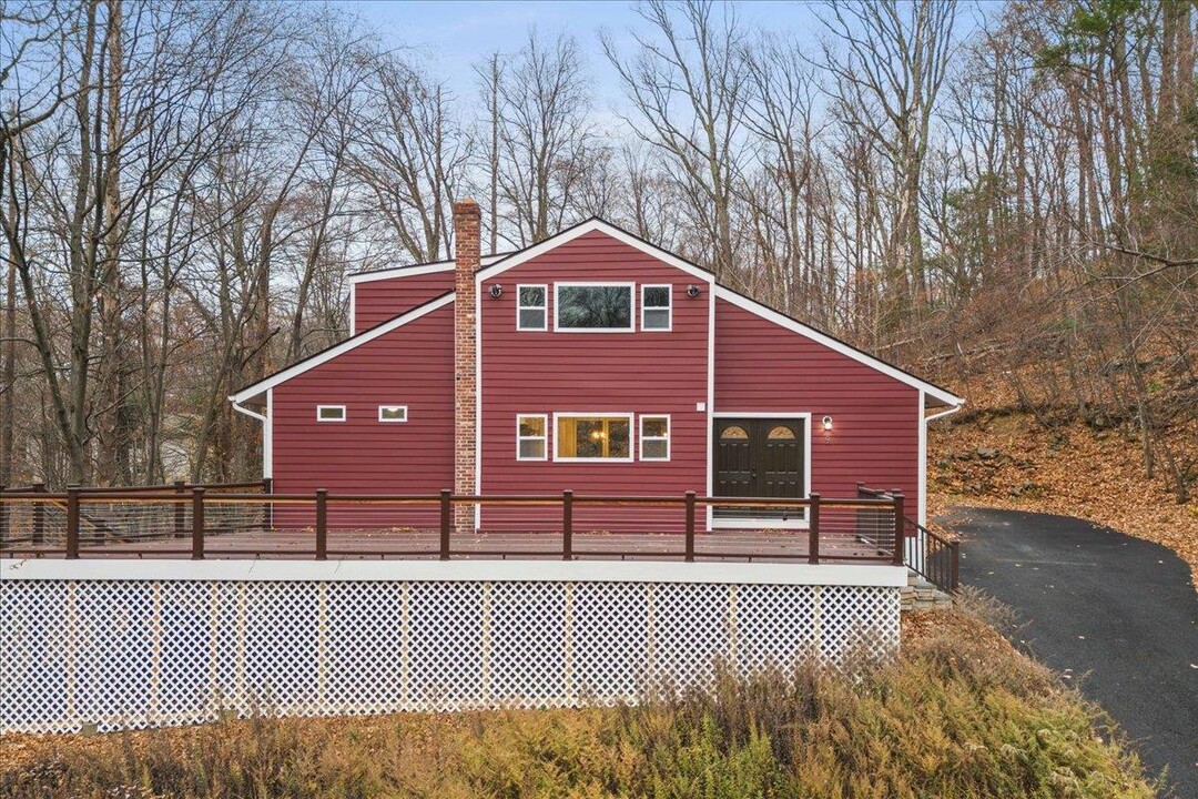 9 William Puckey Dr in Cortlandt, NY - Building Photo