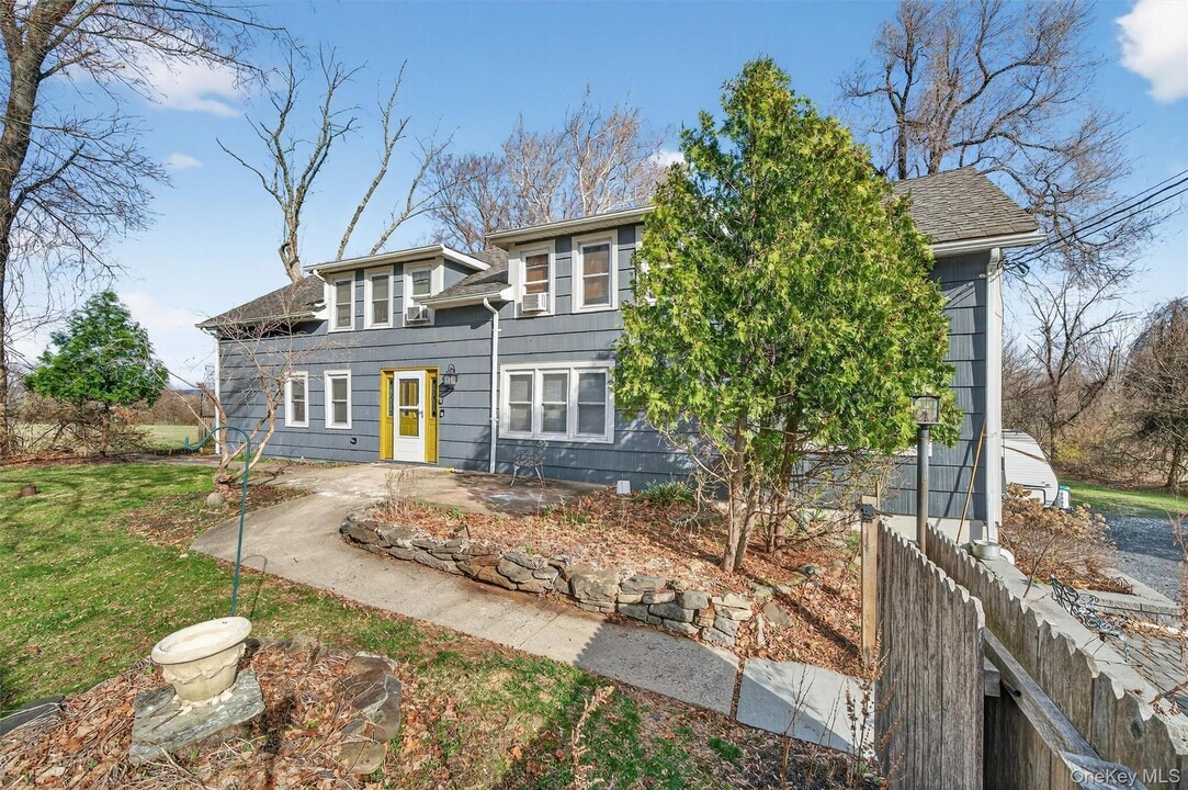 322 NY-94 in Warwick, NY - Building Photo