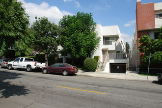 328 E Providencia Ave in Burbank, CA - Building Photo - Building Photo