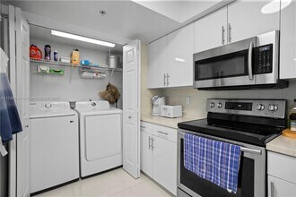 529 E Sheridan St in Dania Beach, FL - Foto de edificio - Building Photo
