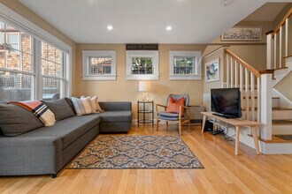 8R Norwood Ave in Rockport, MA - Building Photo - Building Photo