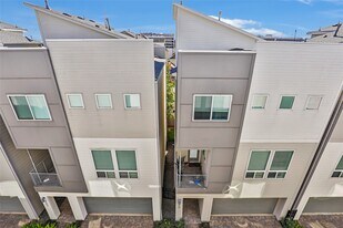 325 Eado Park Cir in Houston, TX - Building Photo