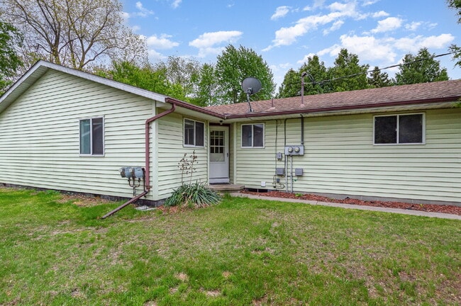 414 Lemke St in Midland, MI - Building Photo - Building Photo