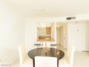 499 Forest Lakes Blvd in Naples, FL - Building Photo - Building Photo