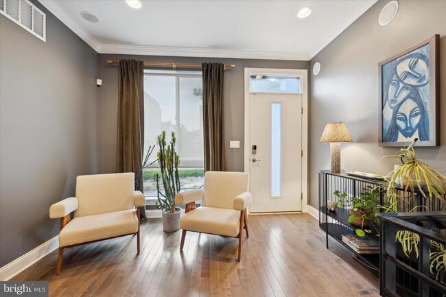 property at 2137 N Darien St