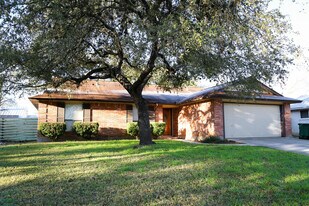 14126 Parkhurst St in Hill Country Village, TX - Building Photo