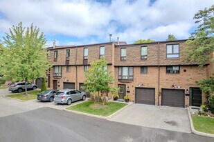 3395 Cliff Rd N in Mississauga, ON - Building Photo