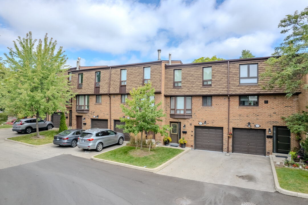 3395 Cliff Rd N in Mississauga, ON - Building Photo