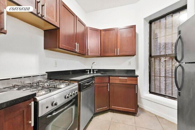 526 W 123rd St in New York, NY - Building Photo - Building Photo