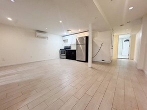 10916 Woodley Ave in Los Angeles, CA - Building Photo - Building Photo