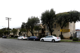 Fountain Creek Apartments in Long Beach, CA - Building Photo - Building Photo