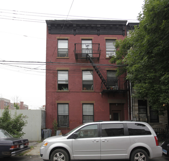 122 Dikeman St in Brooklyn, NY - Building Photo - Building Photo