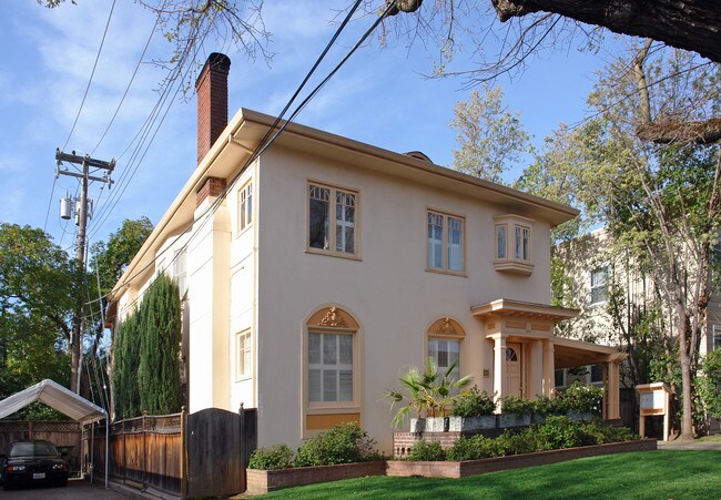 3948 J St in Sacramento, CA - Foto de edificio - Building Photo