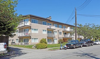Townhouse Apartments in Vancouver, BC - Building Photo