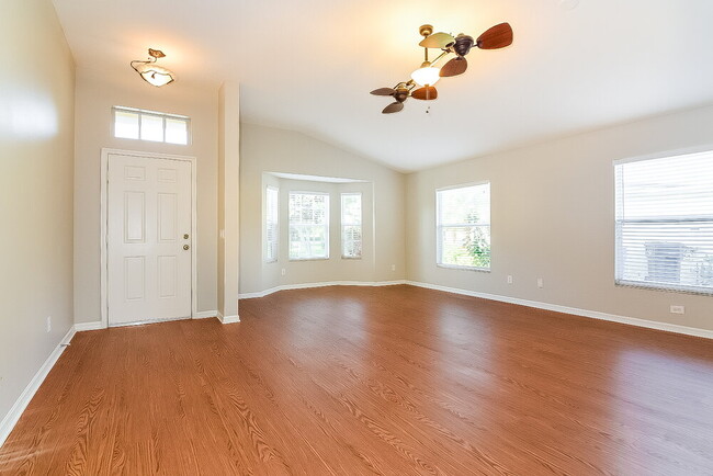 601 Straw Lake Dr in Brandon, FL - Foto de edificio - Building Photo
