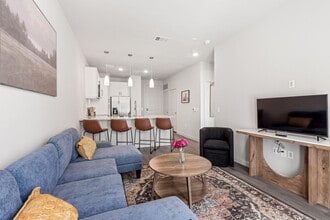 5820 1/2 Cameron Rd in Austin, TX - Building Photo - Building Photo