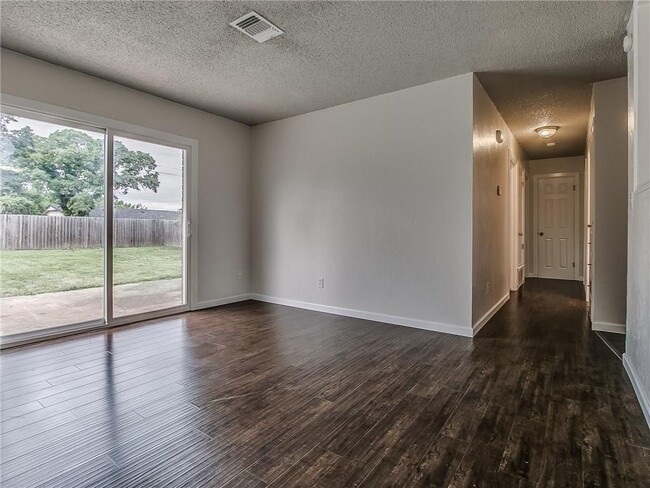 9613 Rhythm Rd in Midwest City, OK - Building Photo - Building Photo