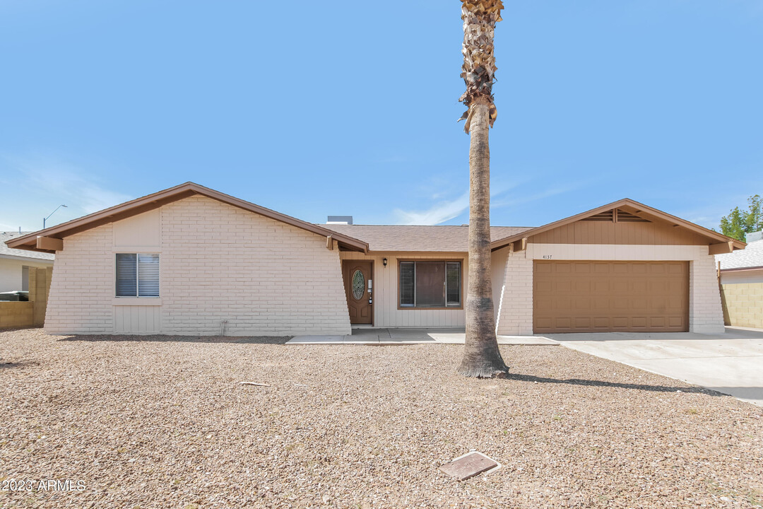 4137 W Woodridge Dr in Glendale, AZ - Building Photo