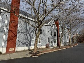 127 Union St, Unit 127-2 in Poughkeepsie, NY - Foto de edificio - Building Photo