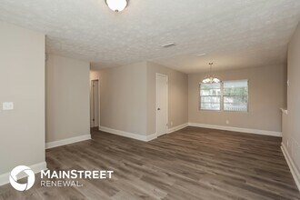 7421 Deepwood Dr N in Jacksonville, FL - Foto de edificio - Building Photo