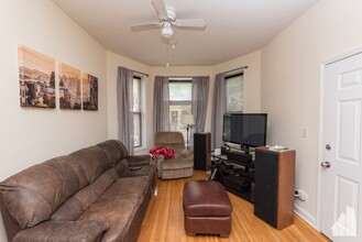 854 W Buckingham Pl, Unit 2R in Chicago, IL - Building Photo - Building Photo