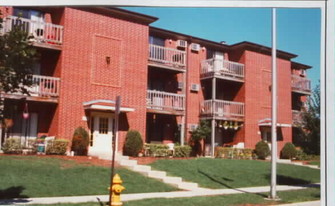 1100-1102 Evergreen Ave Apartments