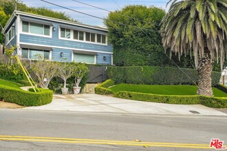 3966 Las Flores Canyon Rd in Malibu, CA - Building Photo - Building Photo