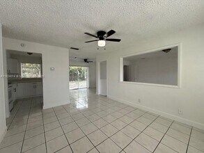 4910 NW 18th St in Lauderhill, FL - Building Photo - Building Photo