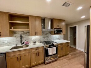 914 Crestview Dr in San Carlos, CA - Building Photo - Building Photo