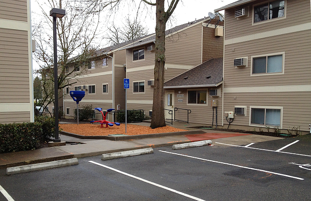 Crestview Court Apartments in Beaverton, OR - Building Photo