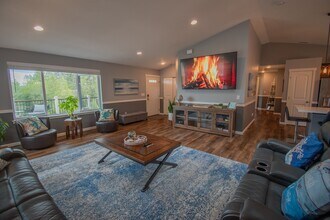 161 N Harvey Terrace Dr in Shelton, WA - Building Photo - Building Photo