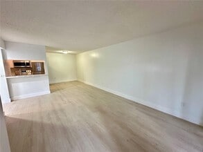 15609 SW 73rd Cir Terrace in Miami, FL - Building Photo - Building Photo