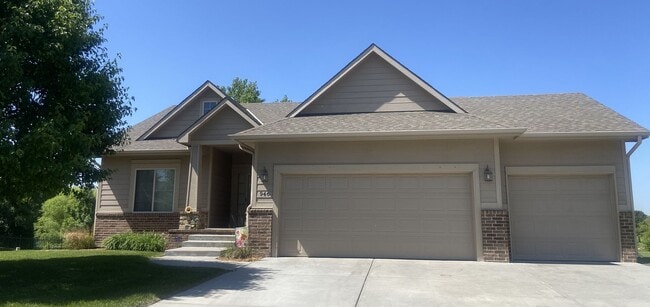property at 946 Threewood Ct