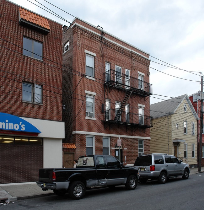 44-46 Hensler St in Newark, NJ - Foto de edificio - Building Photo