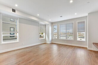 45000-45000 Campus Dr in Chilliwack, BC - Building Photo - Building Photo