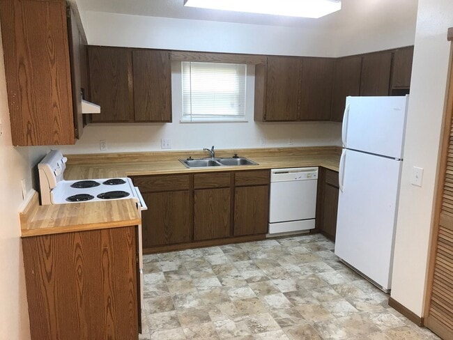 6057-6059 Red Oak Dr in Toledo, OH - Building Photo - Building Photo