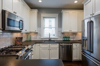 342 Dorchester St, Unit 1 in Boston, MA - Building Photo - Building Photo