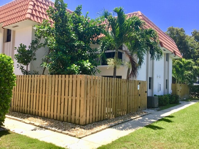 property at 1251 S Federal Hwy