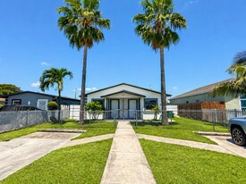 519 NW 10th Ave, Unit B in Boynton Beach, FL - Building Photo