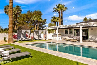4633 N 49th Pl in Phoenix, AZ - Foto de edificio - Building Photo
