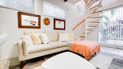 33 SW 18th Terrace in Miami, FL - Building Photo - Building Photo