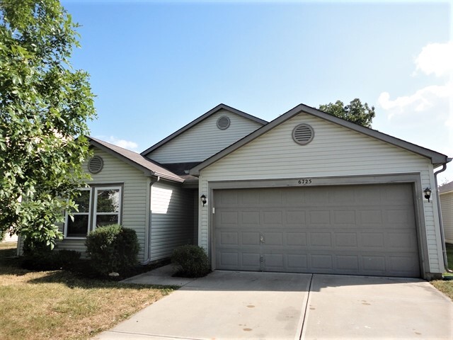6725 W Philadelphia Dr in McCordsville, IN - Building Photo