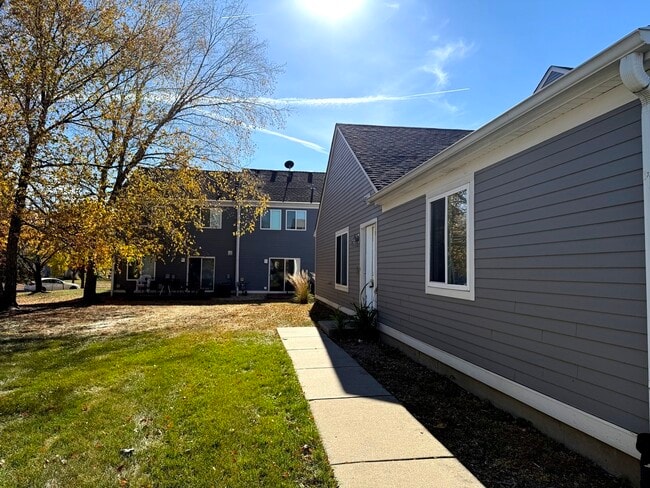2731 Wilshire Ct in Aurora, IL - Building Photo - Building Photo