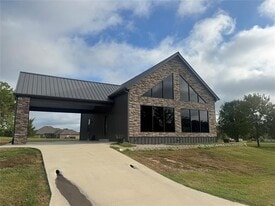 209 Helena Dr in Powderly, TX - Building Photo