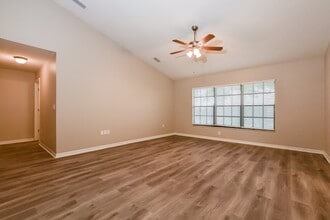 4810 Marsh Harbor Dr in Tavares, FL - Building Photo - Building Photo
