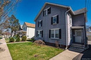 40 Bayside Ave in Oyster Bay, NY - Building Photo