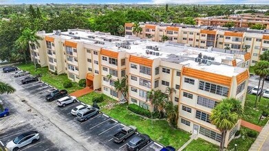 2401 NW 41st Ave, Unit 204 in Lauderhill, FL - Building Photo - Building Photo