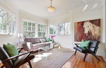 2644 Benvenue Ave, Unit Large Flat in the Elmwood in Berkeley, CA - Building Photo - Building Photo