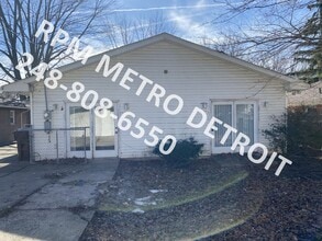 28422 Parkwood St in Inkster, MI - Building Photo - Building Photo