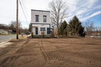 2287 Segwun Ave SE, Unit A in Lowell, MI - Building Photo - Building Photo